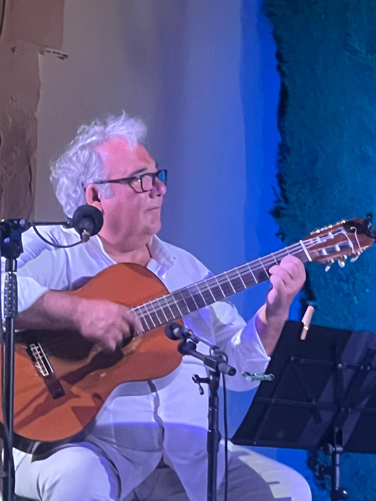 Toni Maldonado - Guitarra